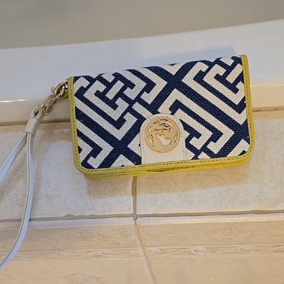 Spartina 449 Handbags - Spartina 449 Navy and Cream Wristlet